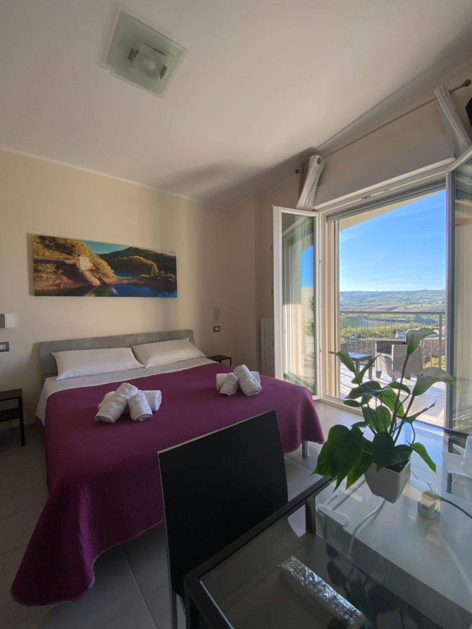 Colline Del Sole Bed & Breakfast Сан Салво Екстериор снимка