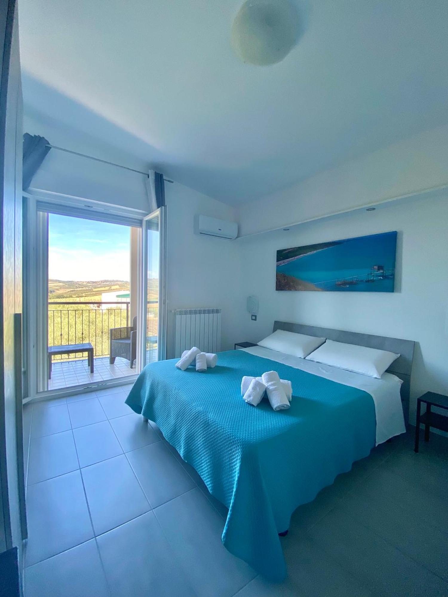 Colline Del Sole Bed & Breakfast Сан Салво Екстериор снимка